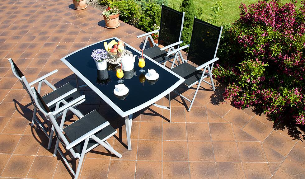 MEBLE OGRODOWE aluminiowe ZESTAW Verona srebrno-czarny 4 krzesła - zestaw VERONA srebrno-czarny 4 krzesła - obrazek 3