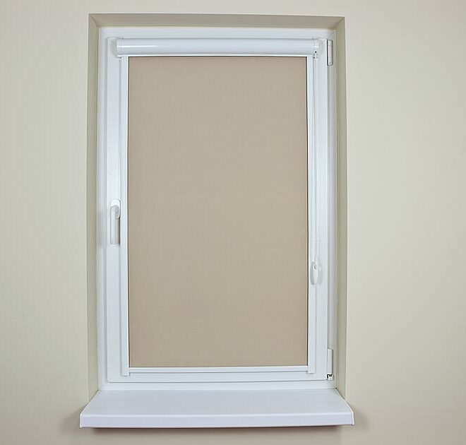 Alternative view of ROLETA W KASECIE UNI KOLEKCJA MATERIAŁÓW LUX - szer.130,1-140 cm dł. 130 cm