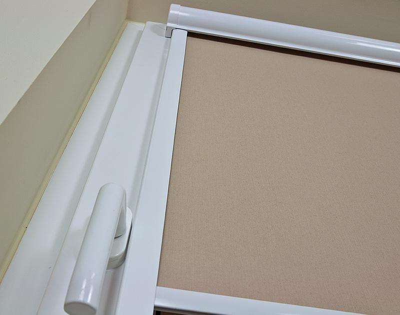 ROLETA W KASECIE UNI KOLEKCJA MATERIAŁÓW LUX - szer.0-50 cm długość 130 cm - obrazek 3